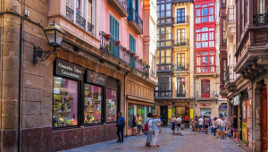 Casco Viejo de Bilbao: vida de barrio y vivienda.